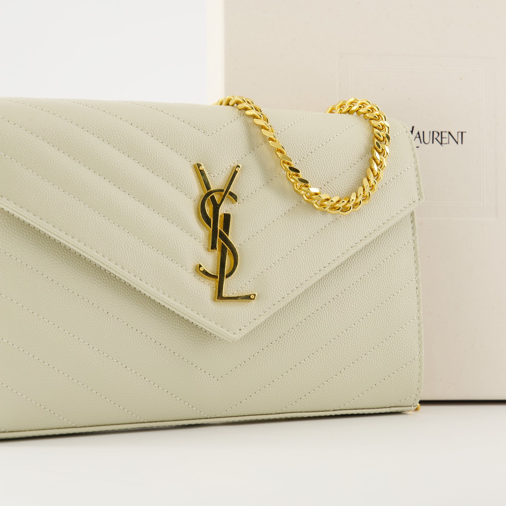 Bild der Cassandre Kettenbörse der Marke Saint Laurent für Frauen - Herbst-Winter 2025 - Detaillierte Ansicht_2