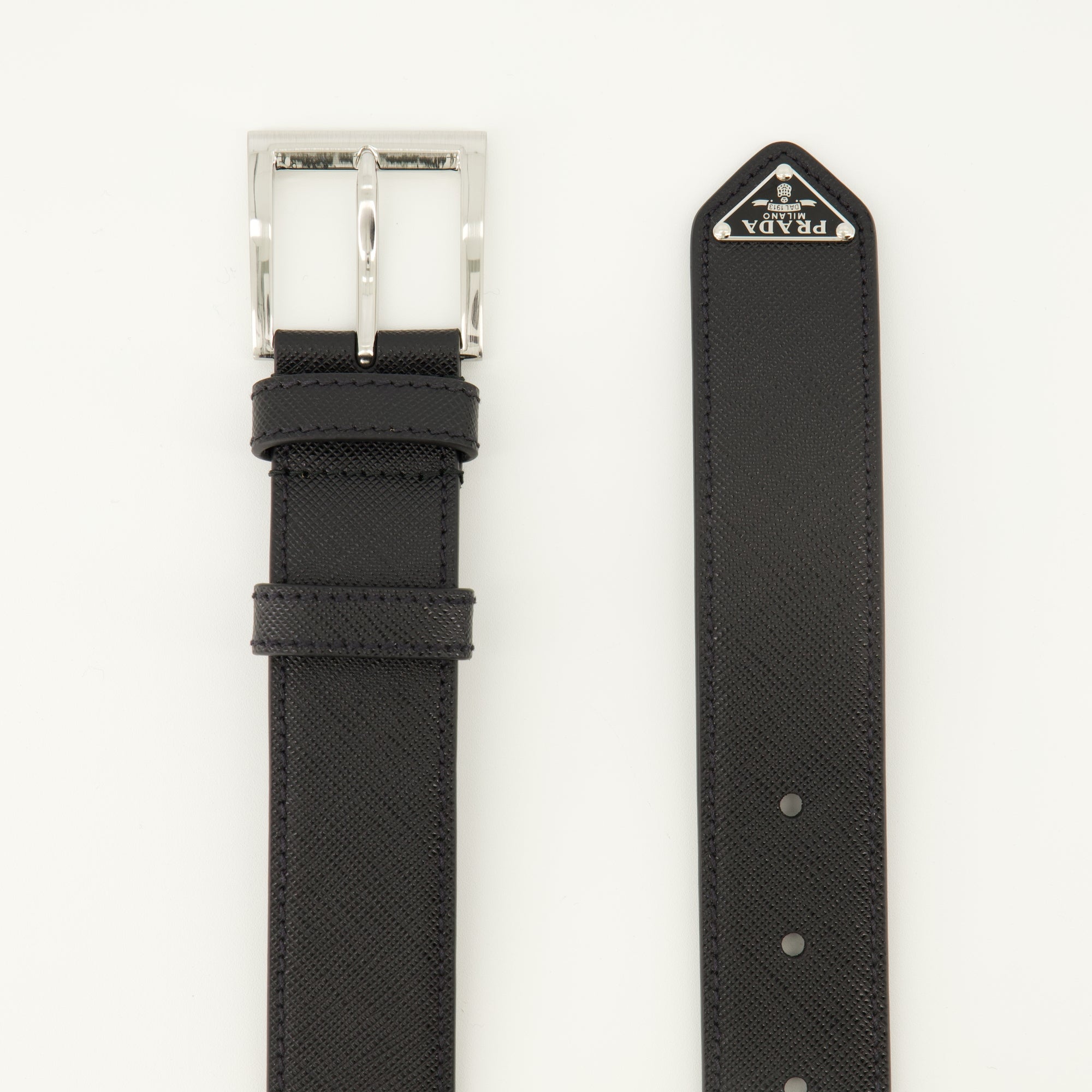 Immagine della cintura in pelle per uomo di Prada - Stagione Autunno-Inverno 2025 - Vista Dettagliata 2