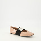 Imagem das Ballerinas Sliced Square da marca Givenchy para Mulher - Temporada Outono-Inverno 2025 - Vista três quartos dianteira direita