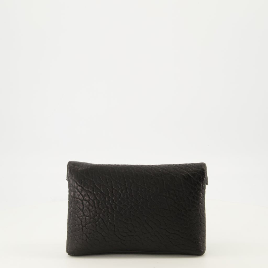 Image de l'article Pochette Cassandre small en cuir noir de la marque Saint Laurent pour Femme - Saison Printemps-Été 2026 - Vue de Dos