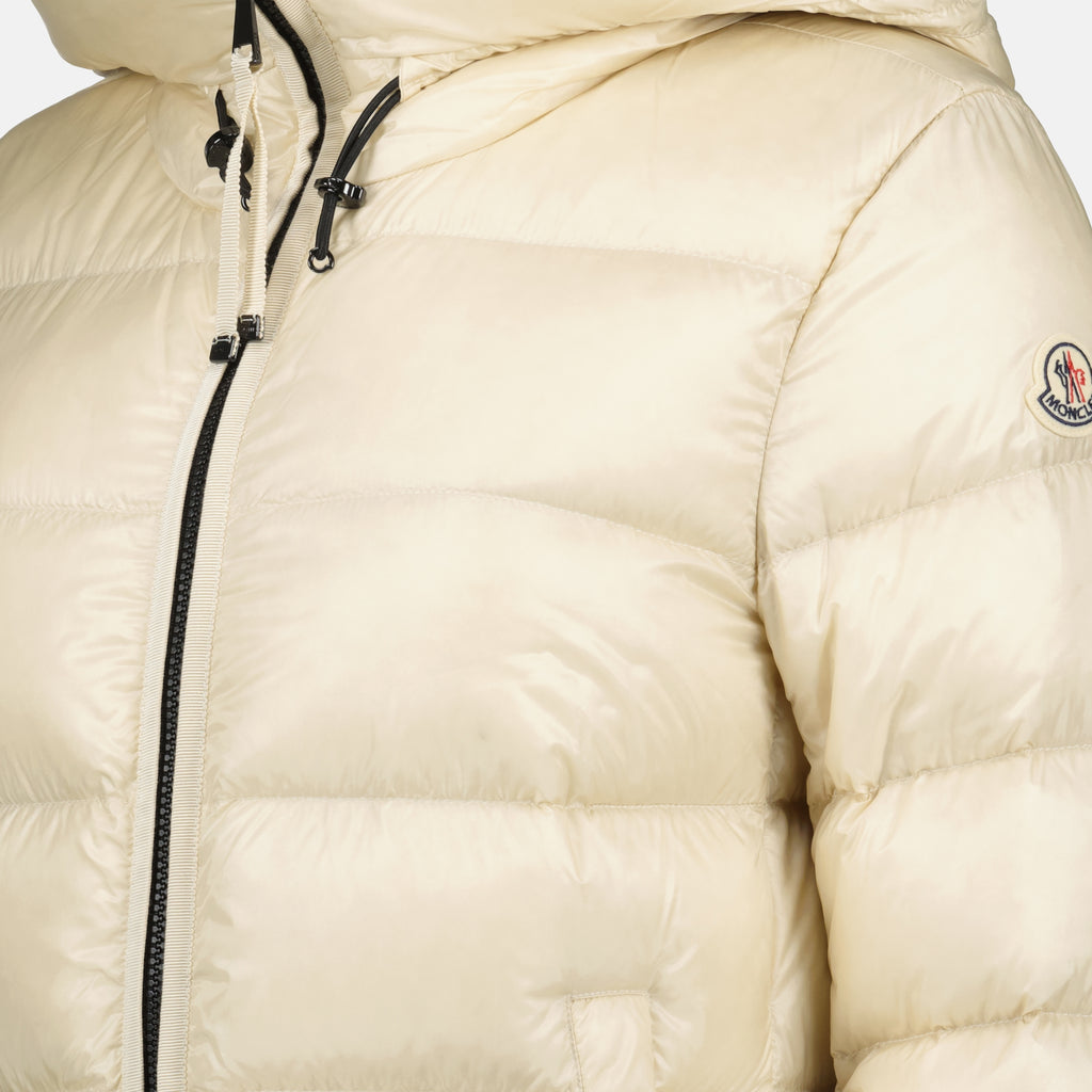Imagen de la chaqueta de plumas de media longitud Suyenne de la marca Moncler para Mujer - Temporada Otoño-Invierno 2025 - Vista Detallada_1