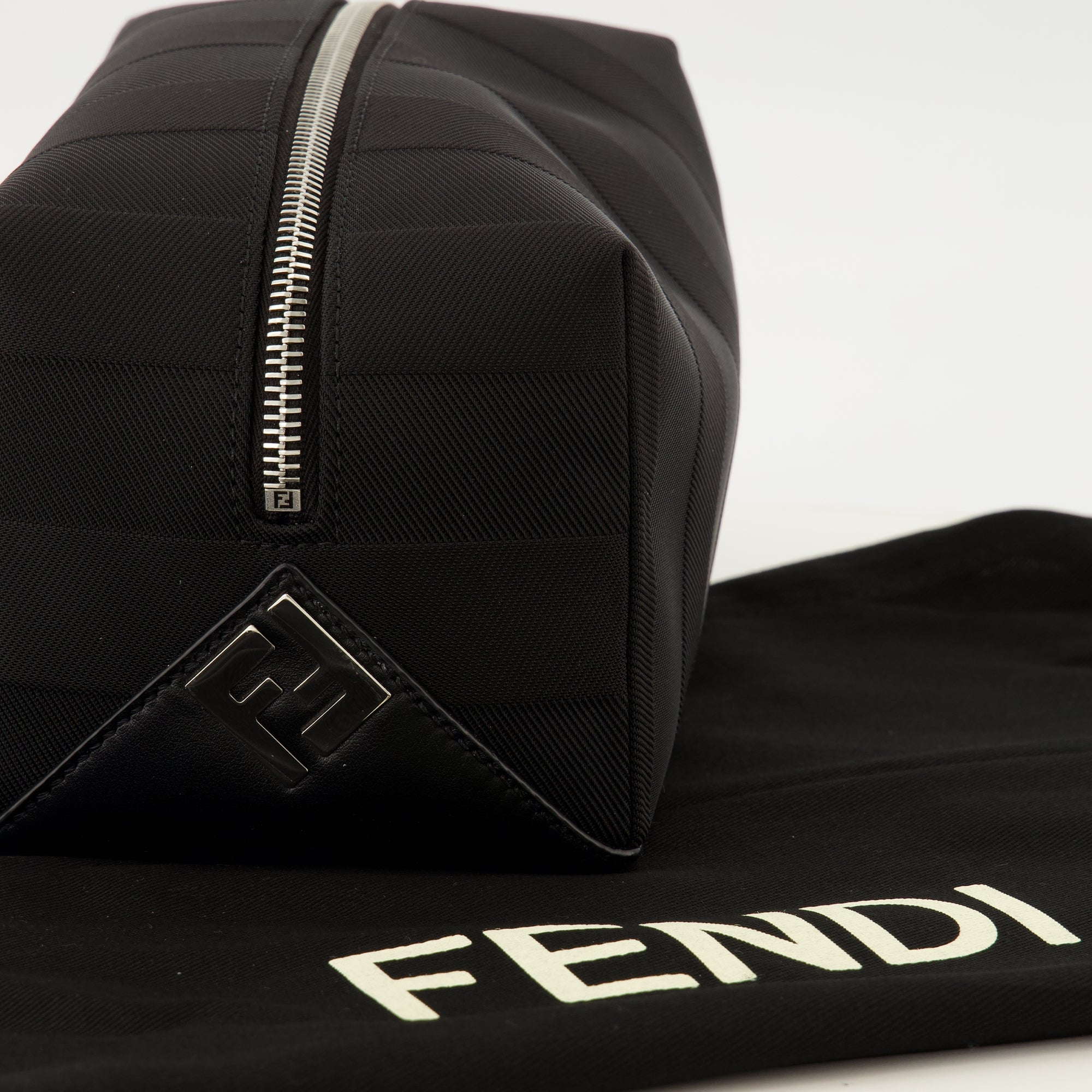 Pochettes Fendi Lui Black Toiletry Bag Fendi Noir Homme
