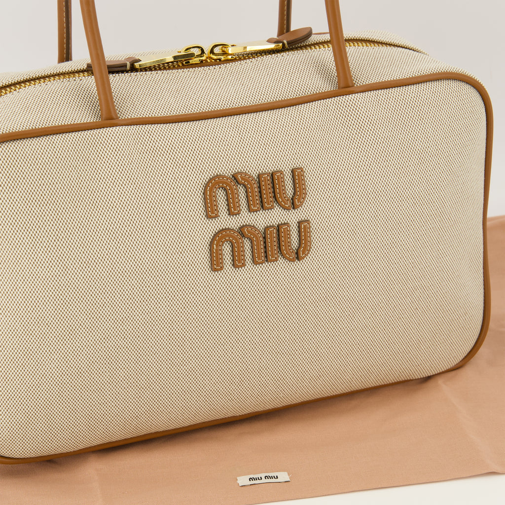 Image de l'article Sac en toile et cuir de la marque Miu Miu pour Femme - Saison Automne-Hiver 2025 - Vue détaillée_2