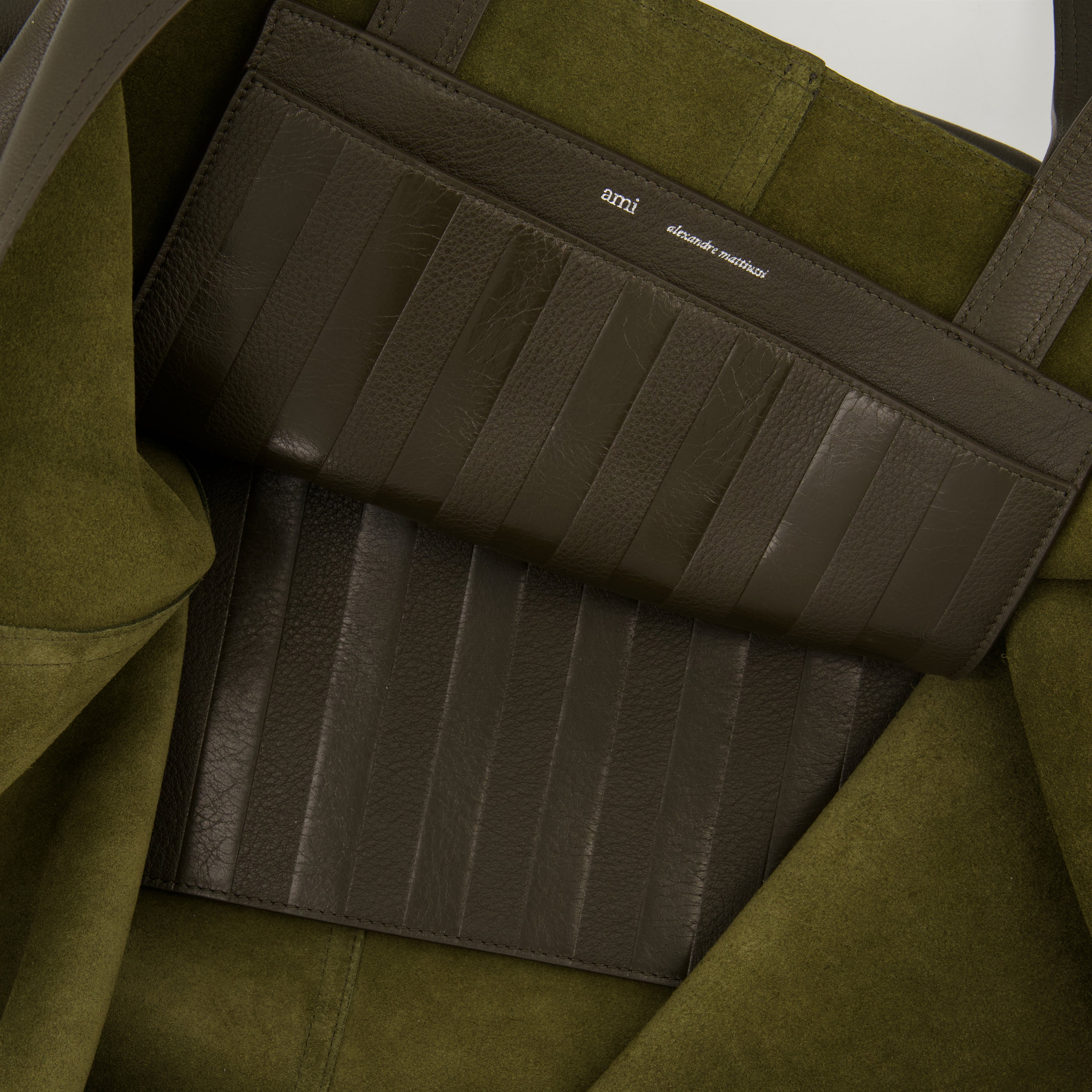 Sacs cabas Sac cabas maxi Ami PARIS Kaki Unisexe