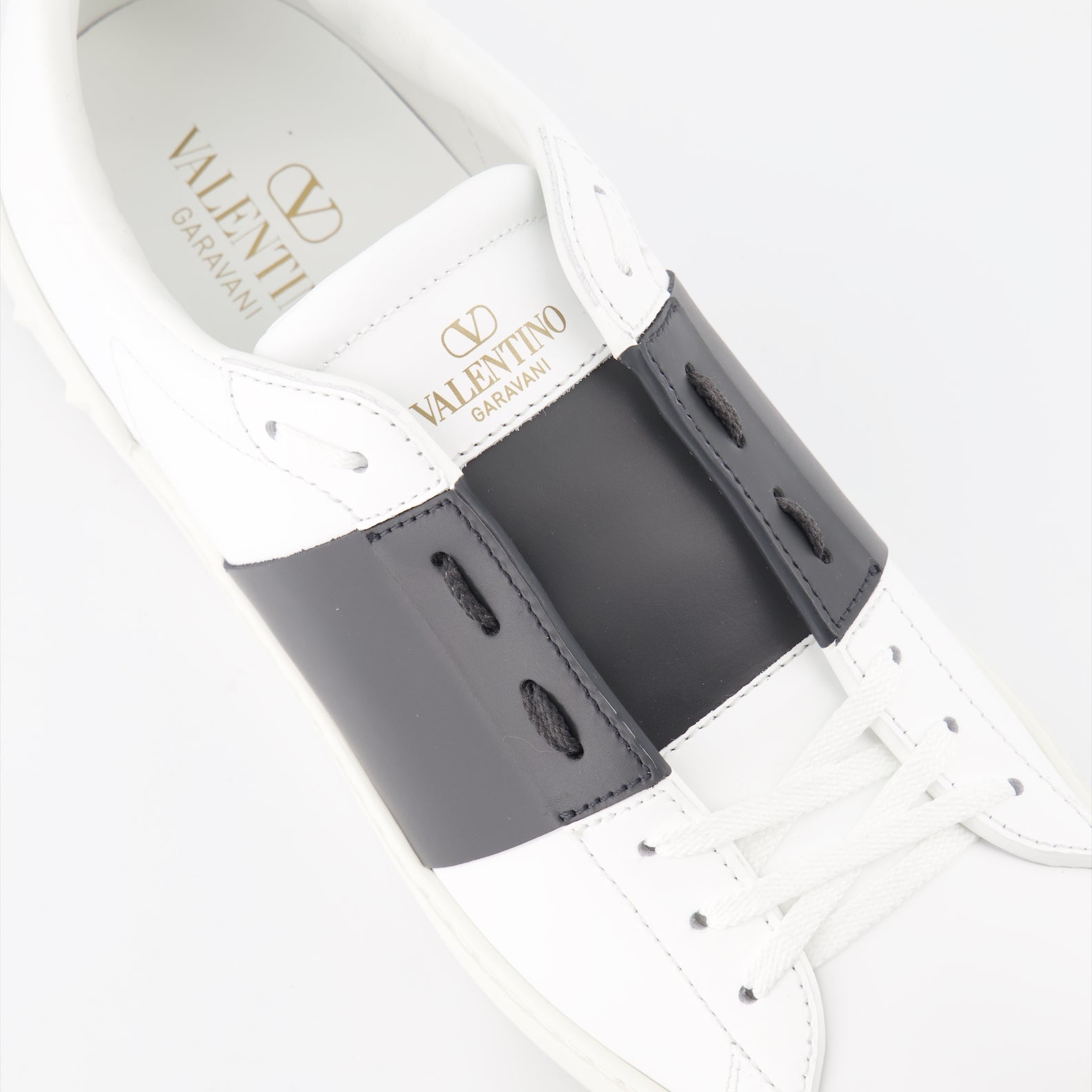 Baskets Baskets Open blanche et noir en cuir Valentino Garavani Blanc Homme