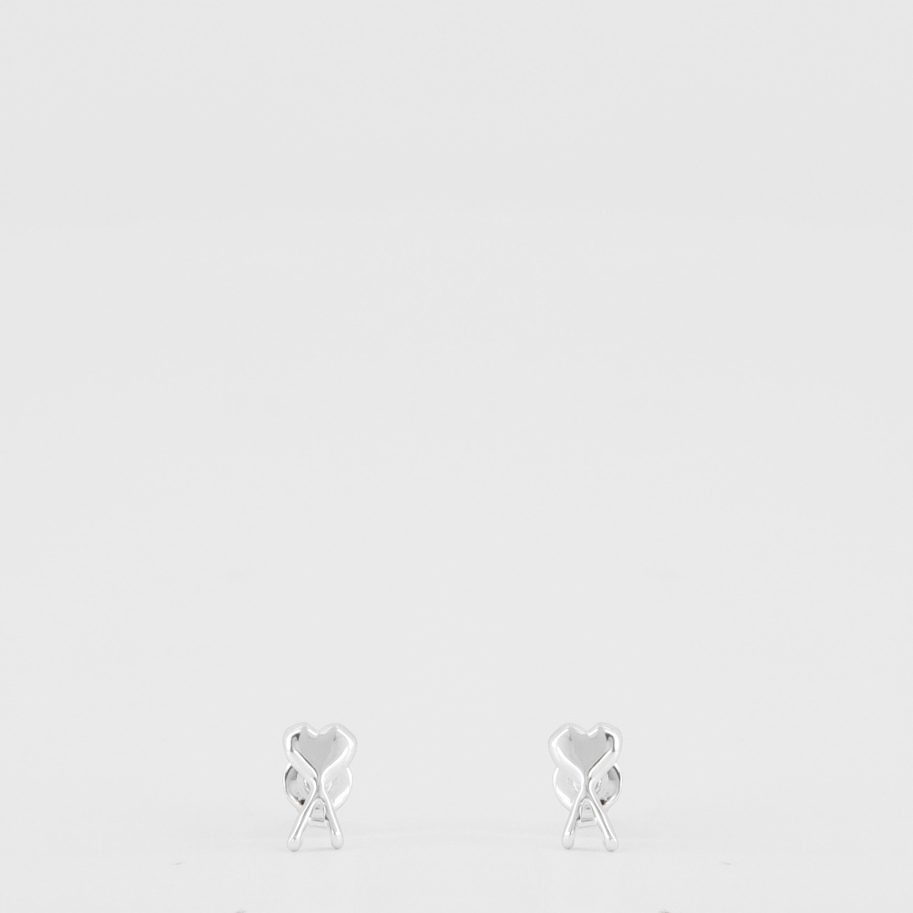 Image of the silver heart-shaped Ami earrings from the brand Ami PARIS for Women - Spring-Summer 2026 - Front View