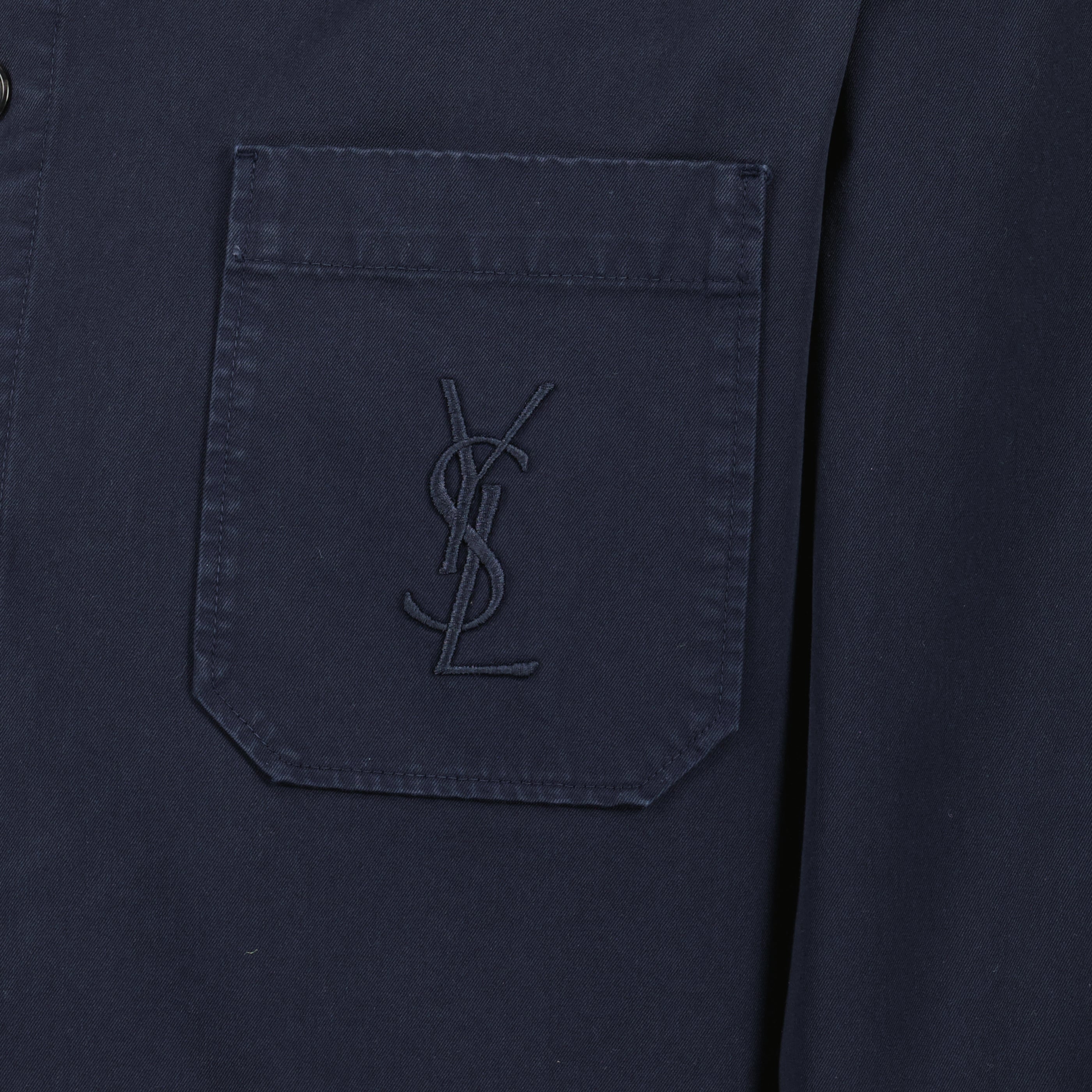 Immagine della camicia overshirt in cotone blu navy di Saint Laurent per uomo - Stagione Primavera-Estate 2026 - Vista Dettagliata 1