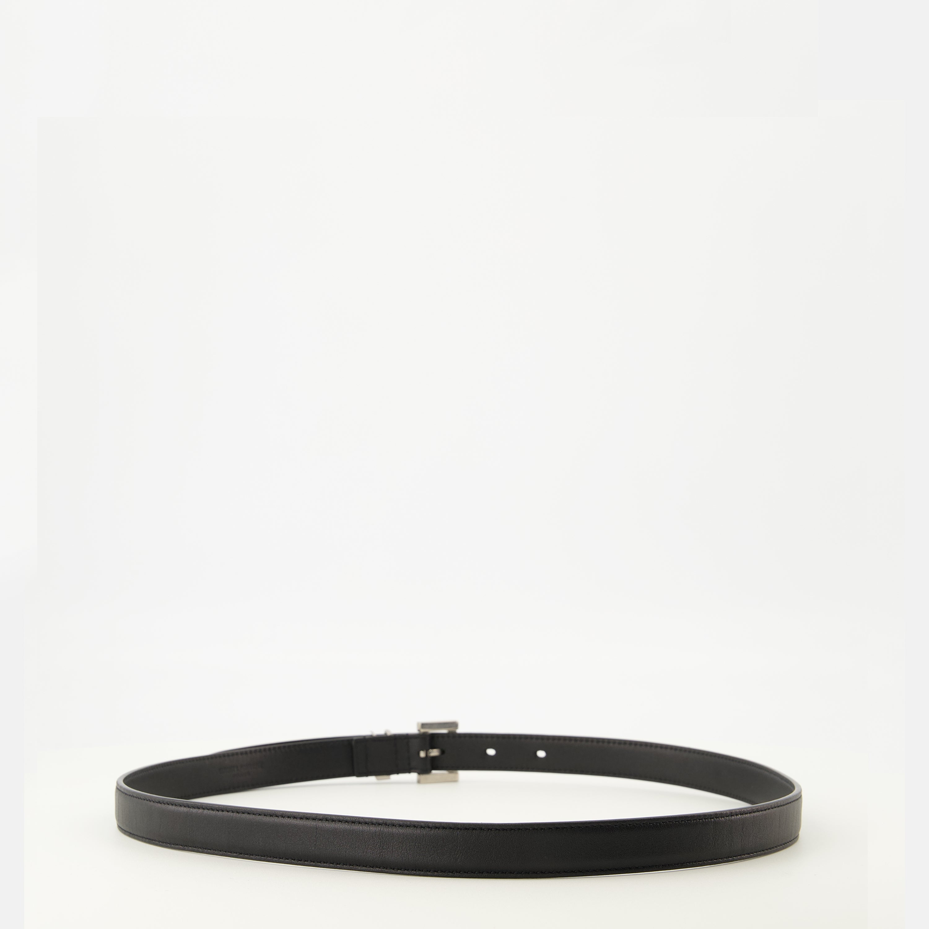 Image de l'article Ceinture Cassandre fine noir de la marque Saint Laurent pour Femme - Saison Automne-Hiver 2025 - Vue de Dos