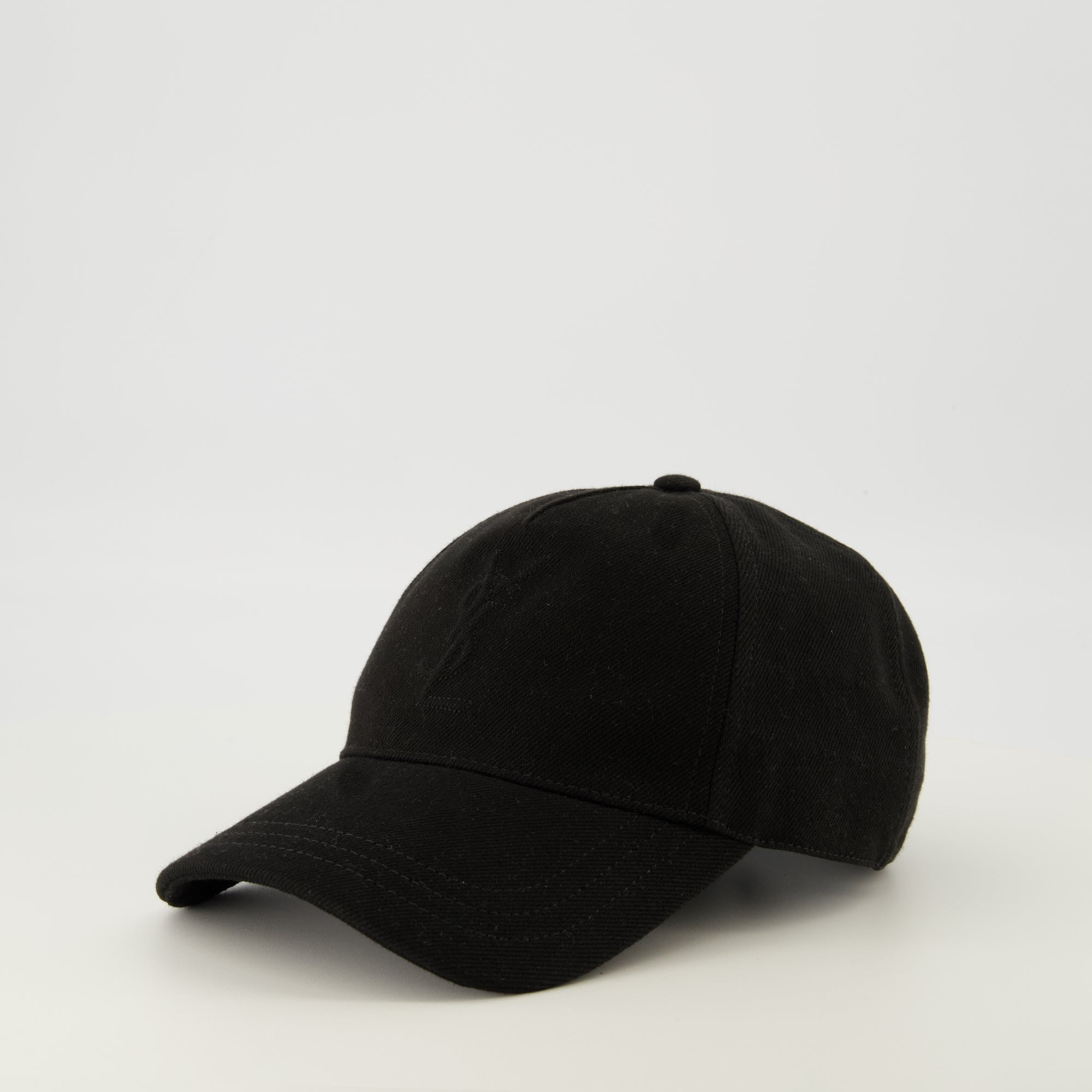 Image de l'article Casquette à logo en denim noir de la marque Saint Laurent pour Homme - Saison Printemps-Été 2026 - Vue de Dos