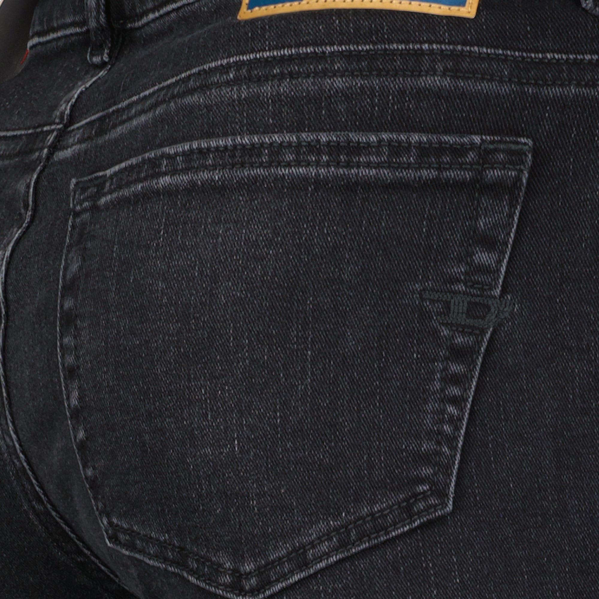 ディースルの女性用ジーンズD-Ebbey L.32の画像 - 2025年秋冬コレクション - 詳細ビュー 6