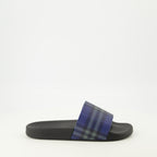 Imagen de las chanclas Check azul marino de Burberry para Hombre - Temporada Primavera-Verano 2026 - Vista lateral derecha