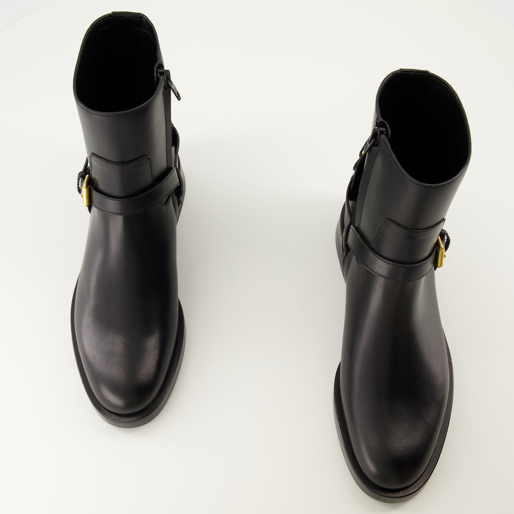Image of the Bottines VLogo article by Valentino Garavani for Women - Autumn-Winter Season 2025 - Top view of a pair of shoes