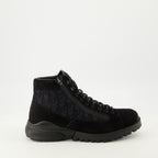 Imagen de las Botas Cheles Oblique de Dior para Hombre - Temporada Otoño-Invierno 2025 - Vista lateral derecha