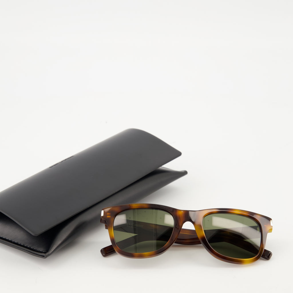 Imagem dos óculos de sol Classic SL 51 da Saint Laurent para Homem - Outono-Inverno 2025 - Vista Detalhada_3