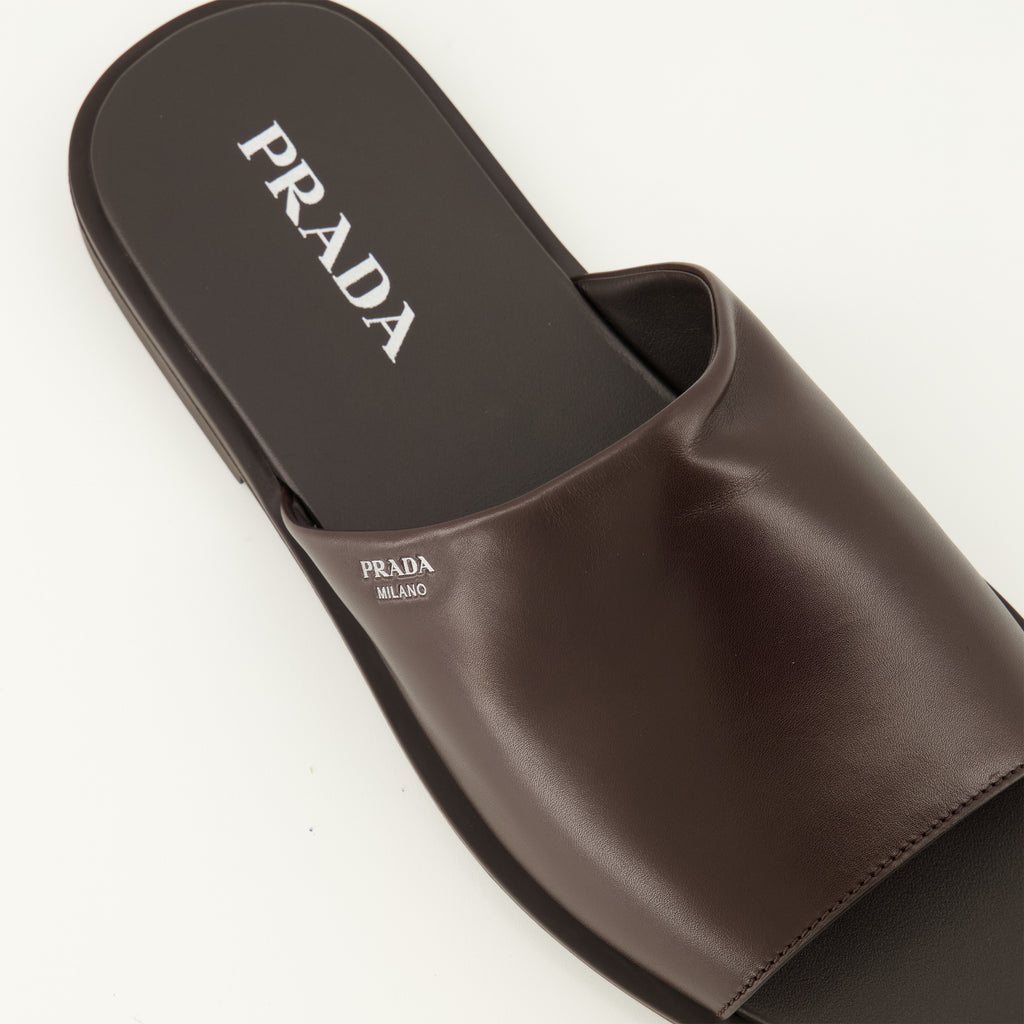 Chaussures ouvertes Mules de Cuero Marrón Prada Marron Homme