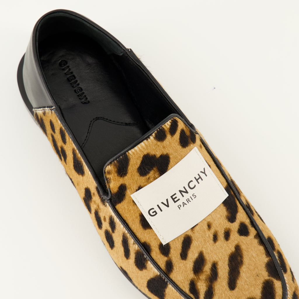 Image of the article Givenchy Women's Label Loafers - Autumn-Winter 2025 Season - Detailed Top View