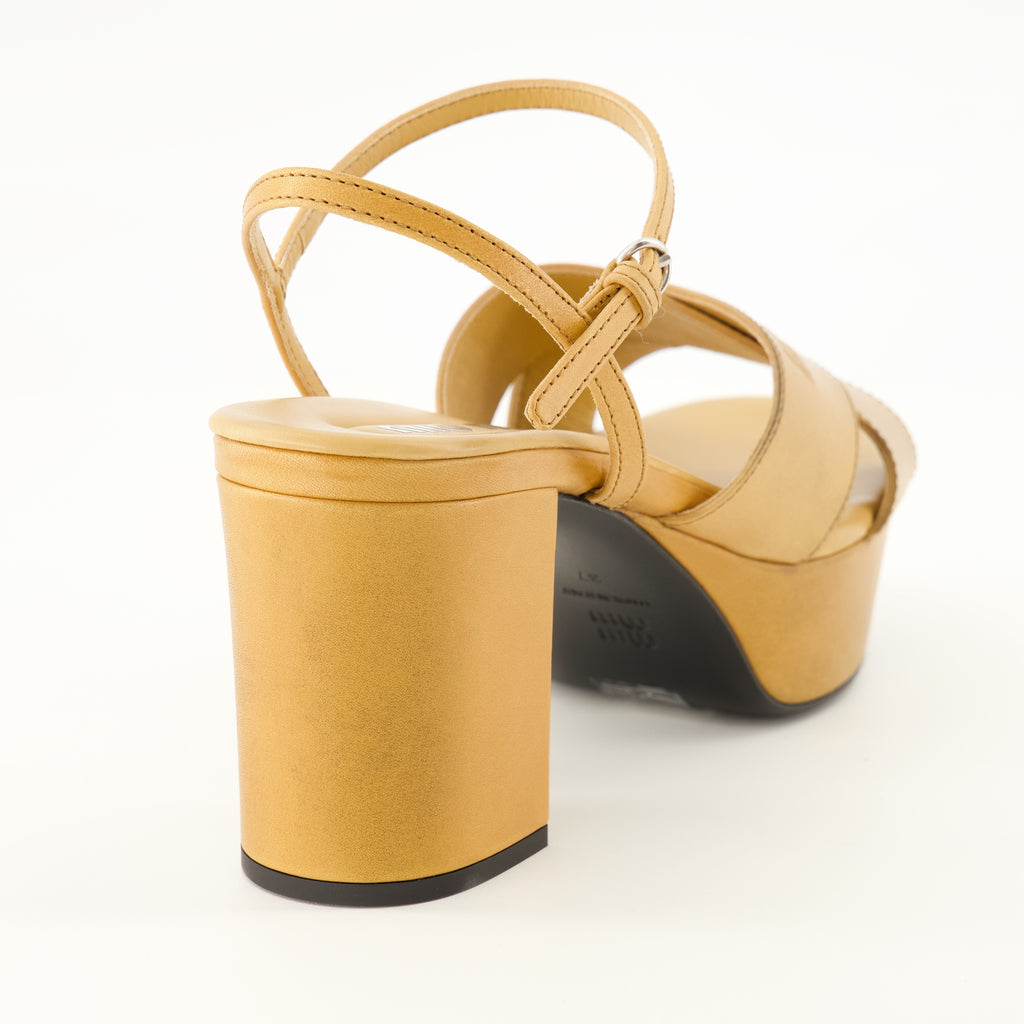Chaussures ouvertes Sandales à talons en cuir marron Miu Miu Beige Femme
