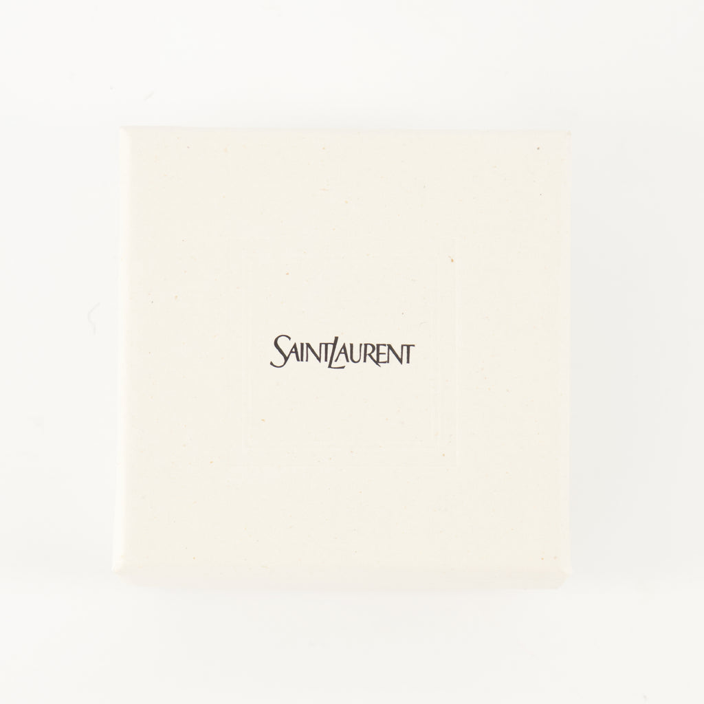 Image of the Cassandre earring from the Saint Laurent brand for Women - Fall-Winter 2025 - Detailed View_3