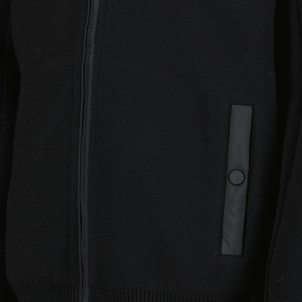 Image de l'article Cardigan zippé matelassé en laine noir de la marque Moncler Grenoble pour Homme - Saison Automne-Hiver 2025 - Vue détaillée_2