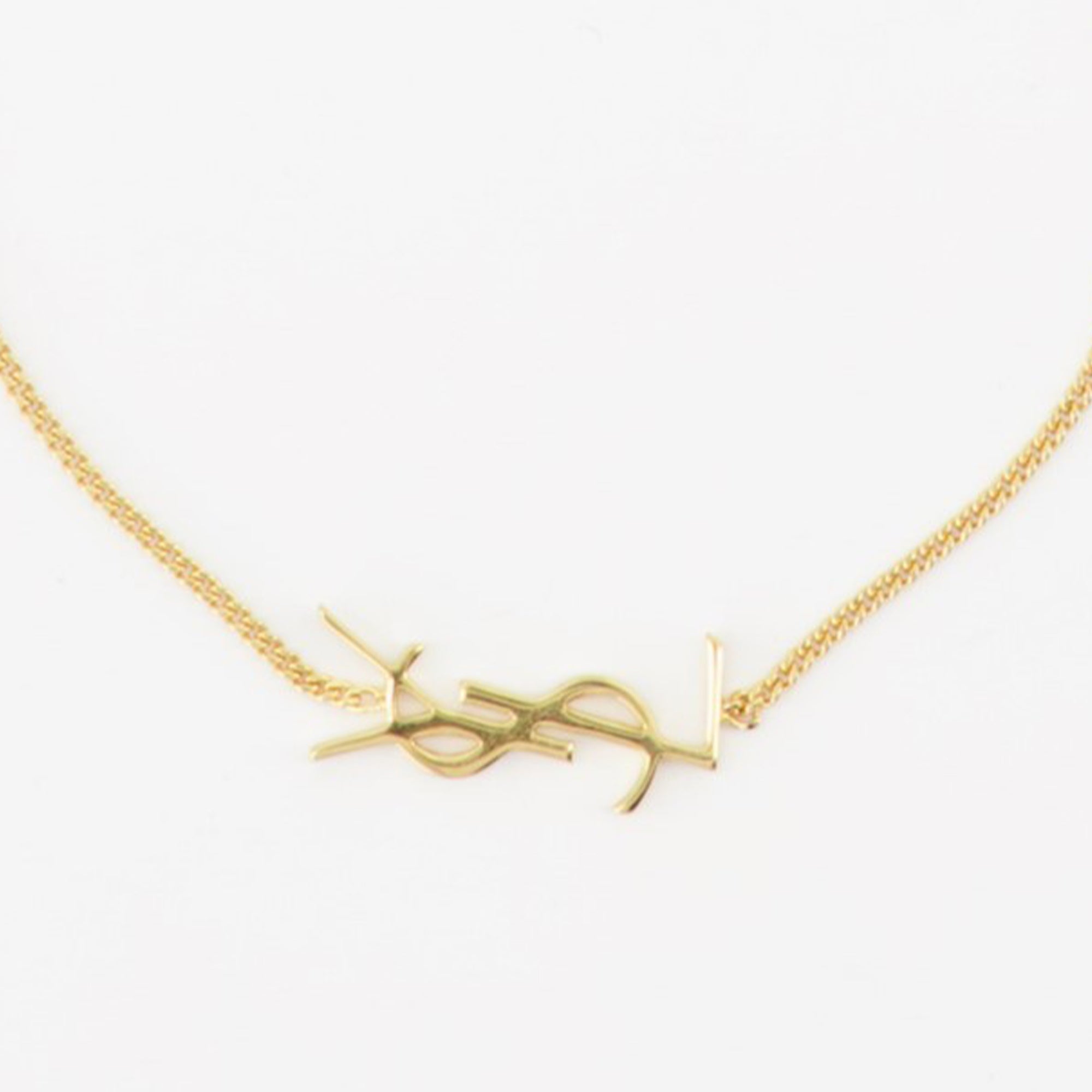 Imagen del brazalete Cassandre dorado de la marca Saint Laurent para Hombre - Temporada Primavera-Verano 2022 - Vista Detallada_2