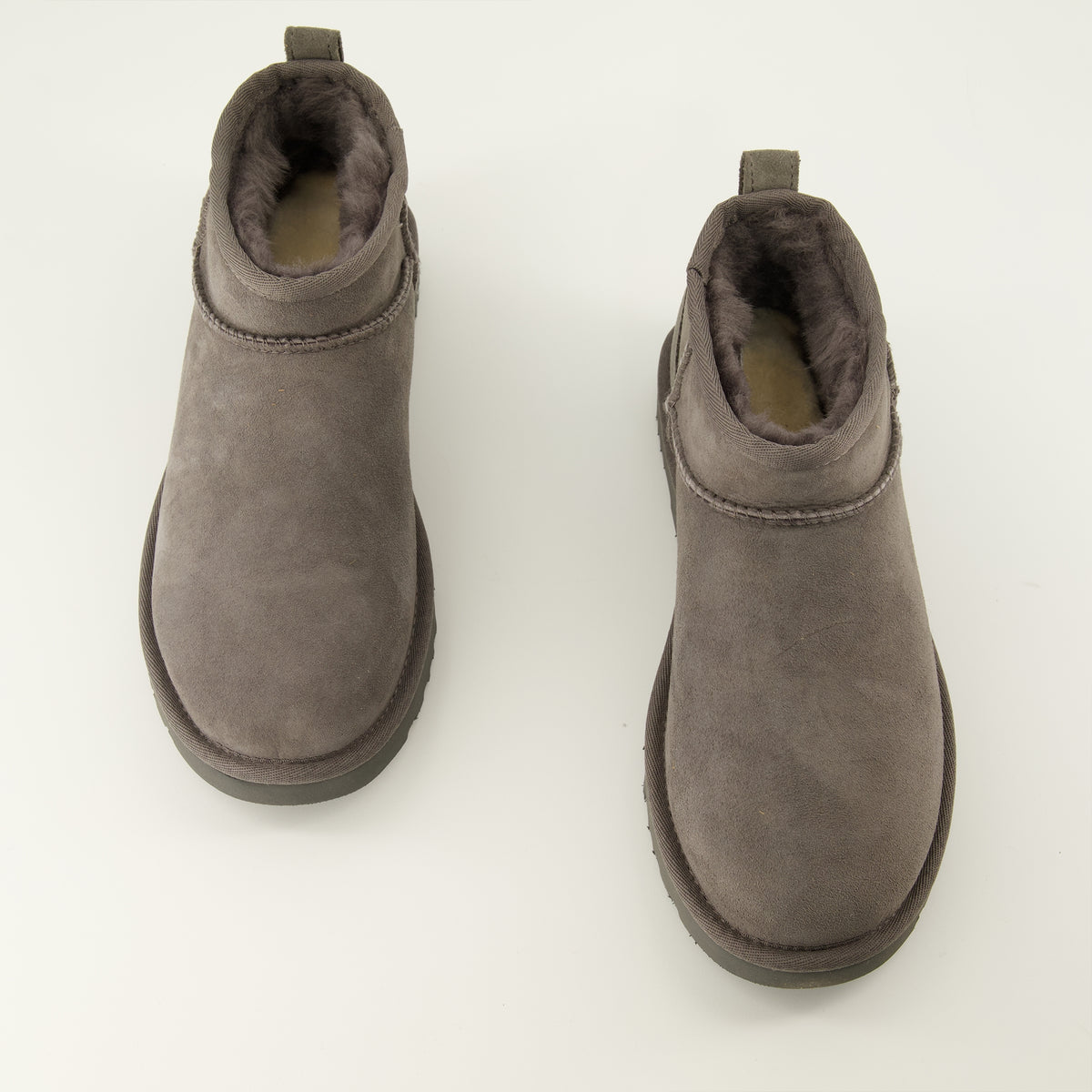 Bottines Bottes Classic Ultra mini grise Ugg Gris Femme