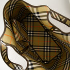 Sacs cabas Sac cabas à carreaux Burberry Beige Femme