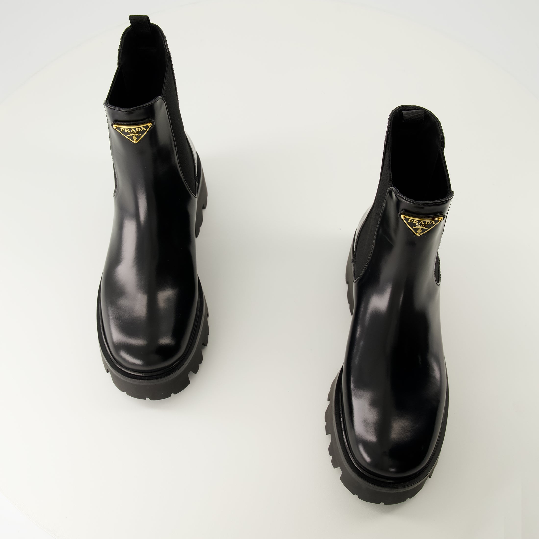 Image de l'article Bottines en cuir de la marque Prada pour Femme - Saison Automne-Hiver 2025 - Vue de dessus paire de chaussure