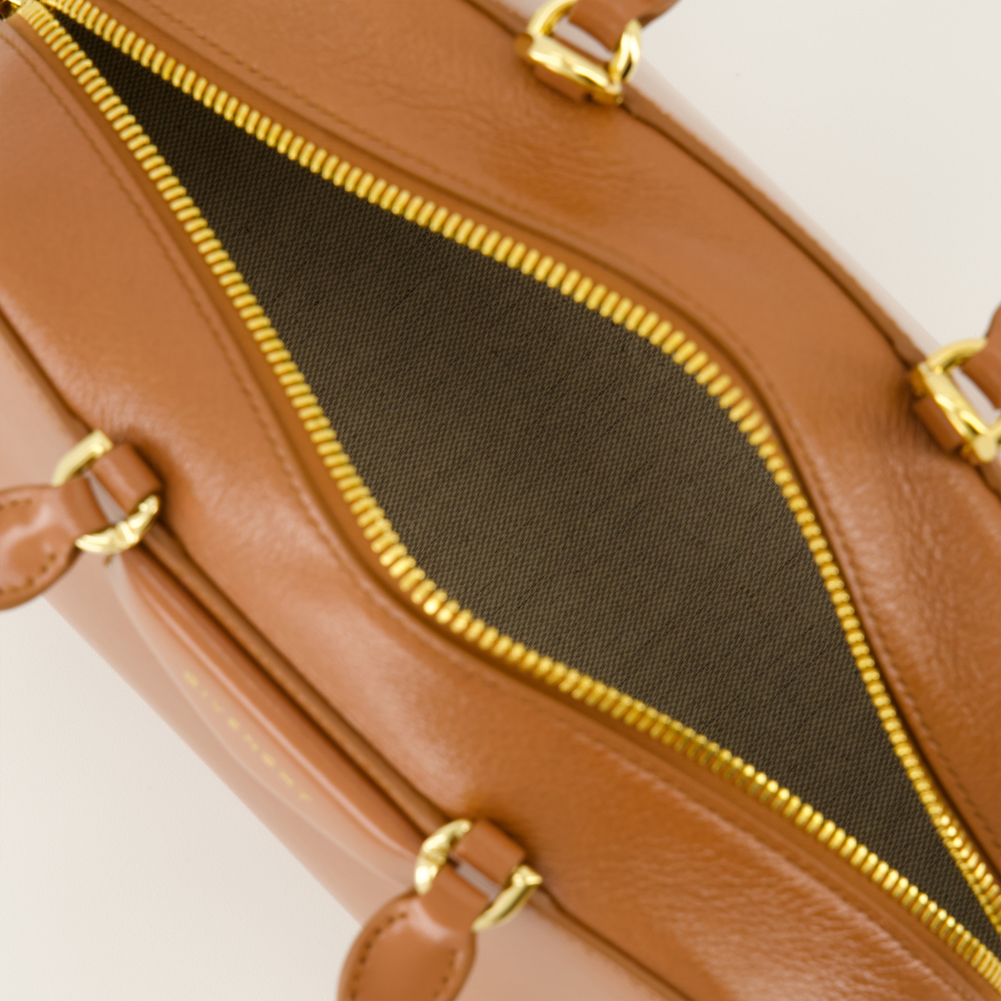 여성을 위한 지방시 안티고나 이스트-웨스트 백 이미지 - 2025 가을-겨울 시즌 - 상세 보기_3