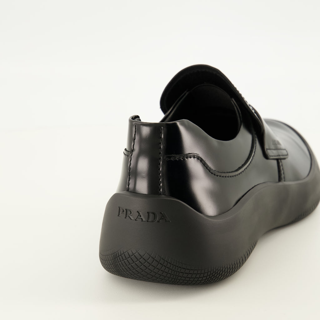 Mocassins 검은색 브러시 가죽 로퍼 Prada Noir Homme