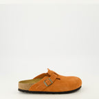 Image de l'article Mules Boston orange en suède de la marque Birkenstock pour Unisex - Saison Printemps-Été 2026 - Vue latérale droite