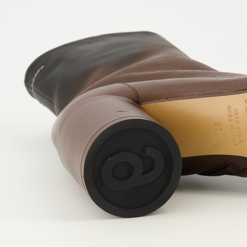 Image de l'article Bottines Anatomic Ankle marron de la marque Mm6 pour Femme - Saison Automne-Hiver 2025 - Vue détaillée de haut