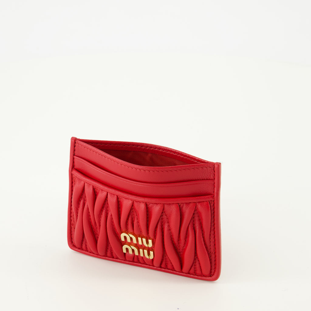 Image de l'article Porte-cartes en cuir matelassé rouge de la marque Miu Miu pour Femme - Saison Printemps-Été 2026 - Vue détaillée_2