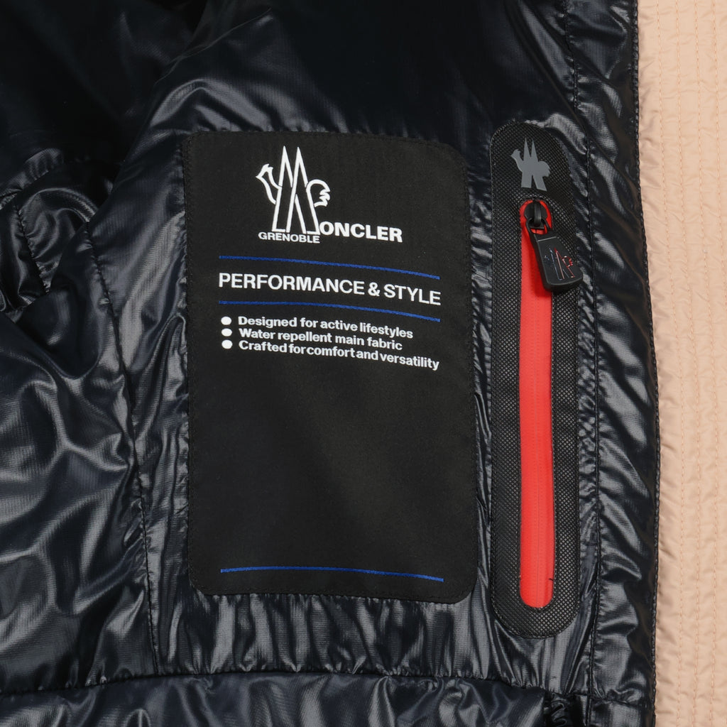 Image de l'article Doudoune Bouquetin de la marque Moncler Grenoble pour Femme - Saison Automne-Hiver 2025 - Vue détaillée_2