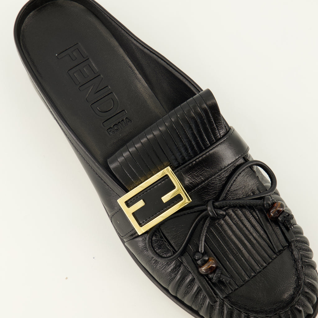 Chaussures ouvertes Mules Baguette em Couro Preto Fendi Noir Femme