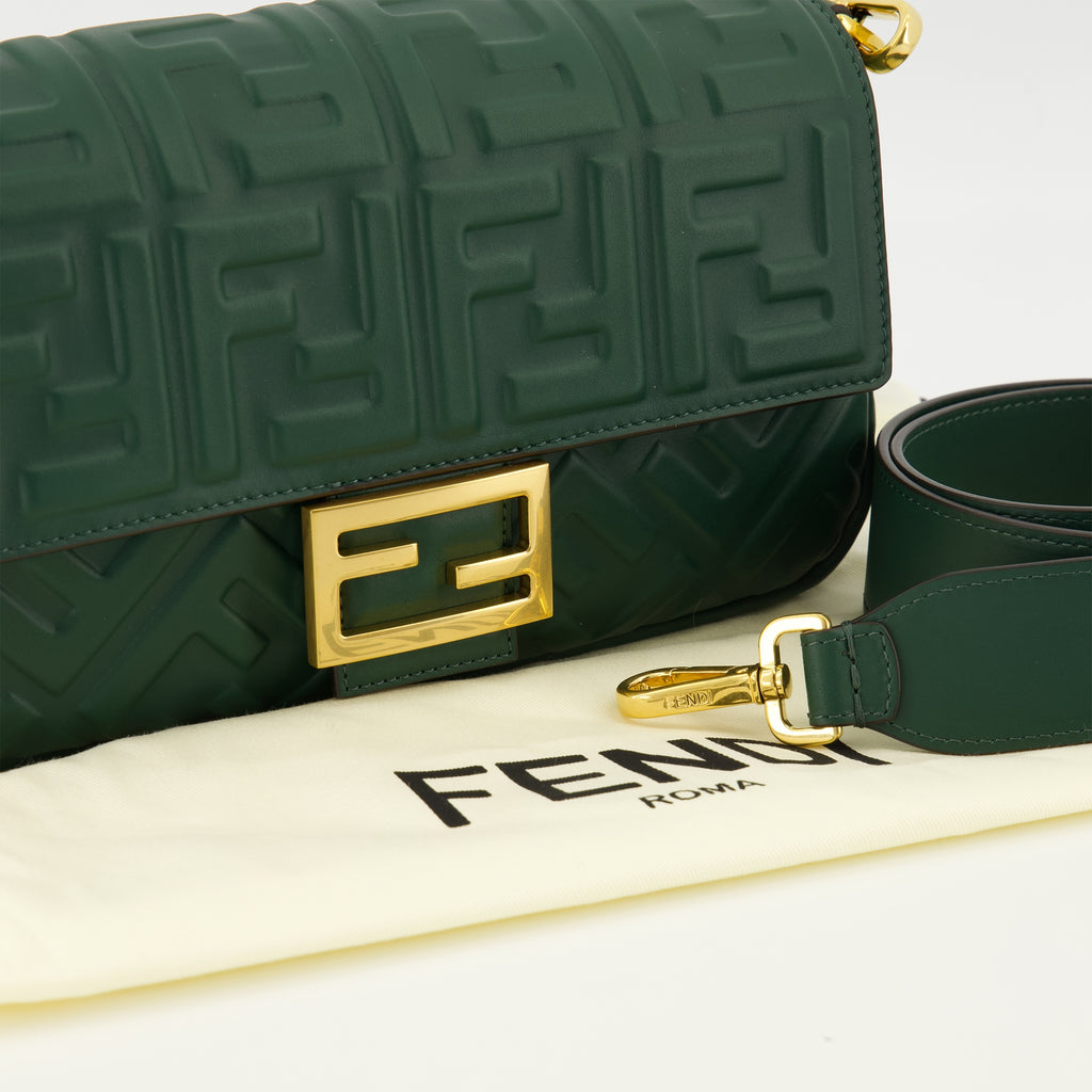 Image de l'article Sac Baguette vert foncé de la marque Fendi pour Femme - Saison Automne-Hiver 2025 - Vue détaillée_2