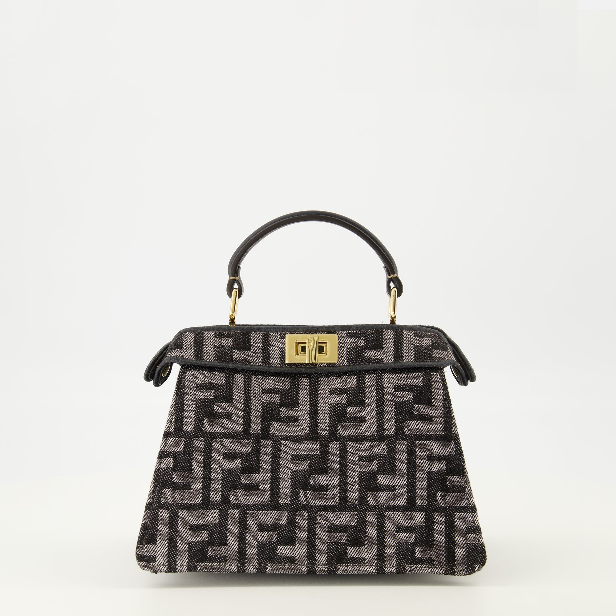 Image de l'article Sac Peekabbo nano en denim FF de la marque Fendi pour Femme - Saison Automne-Hiver 2025 - Vue de Face