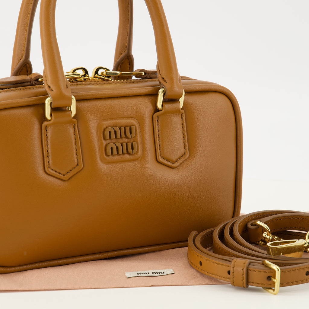 Image de l'article Sac Acardie en cuir marron de la marque Miu Miu pour Femme - Saison Automne-Hiver 2025 - Vue détaillée_2