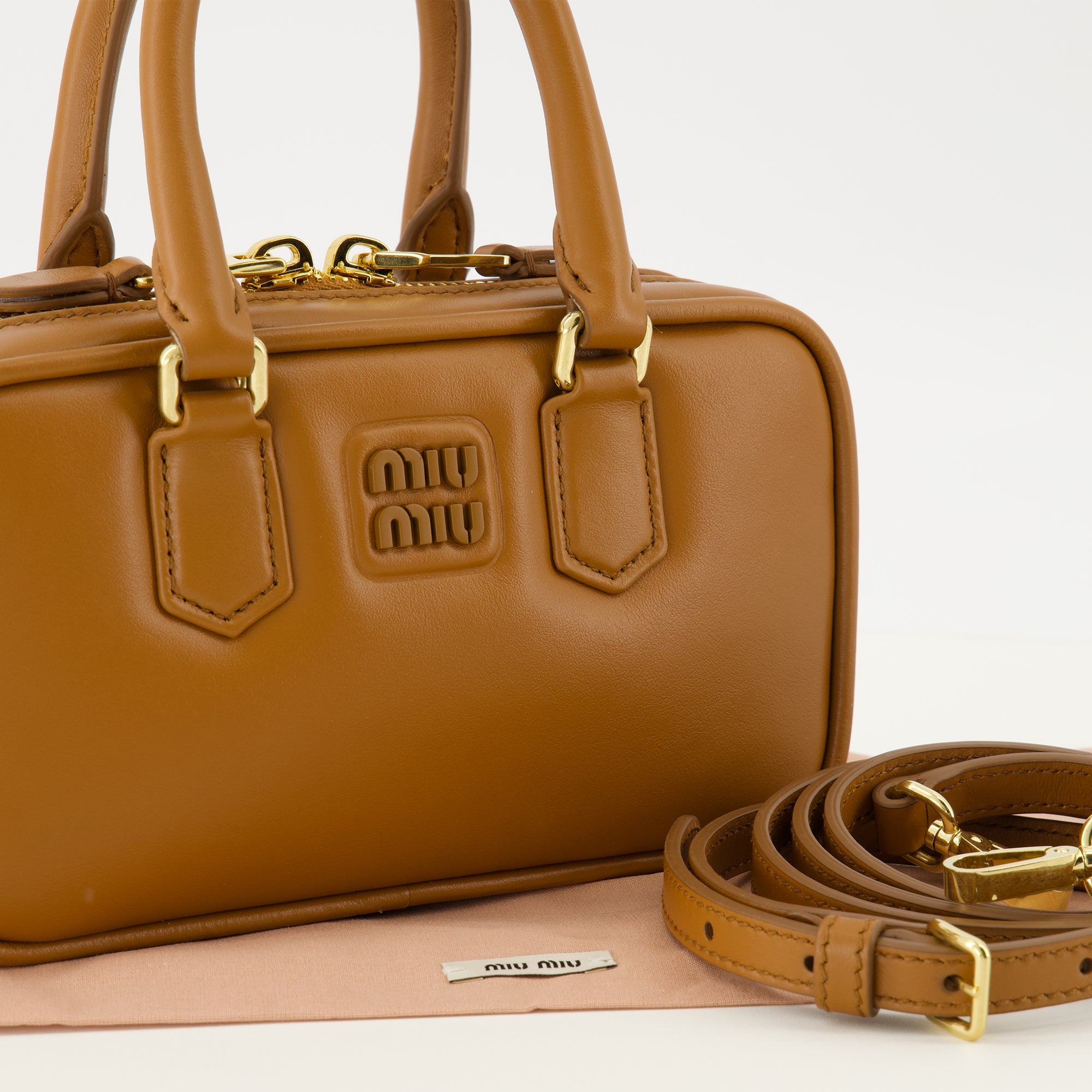 Image de l'article Sac Acardie en cuir marron de la marque Miu Miu pour Femme - Saison Automne-Hiver 2025 - Vue détaillée_2