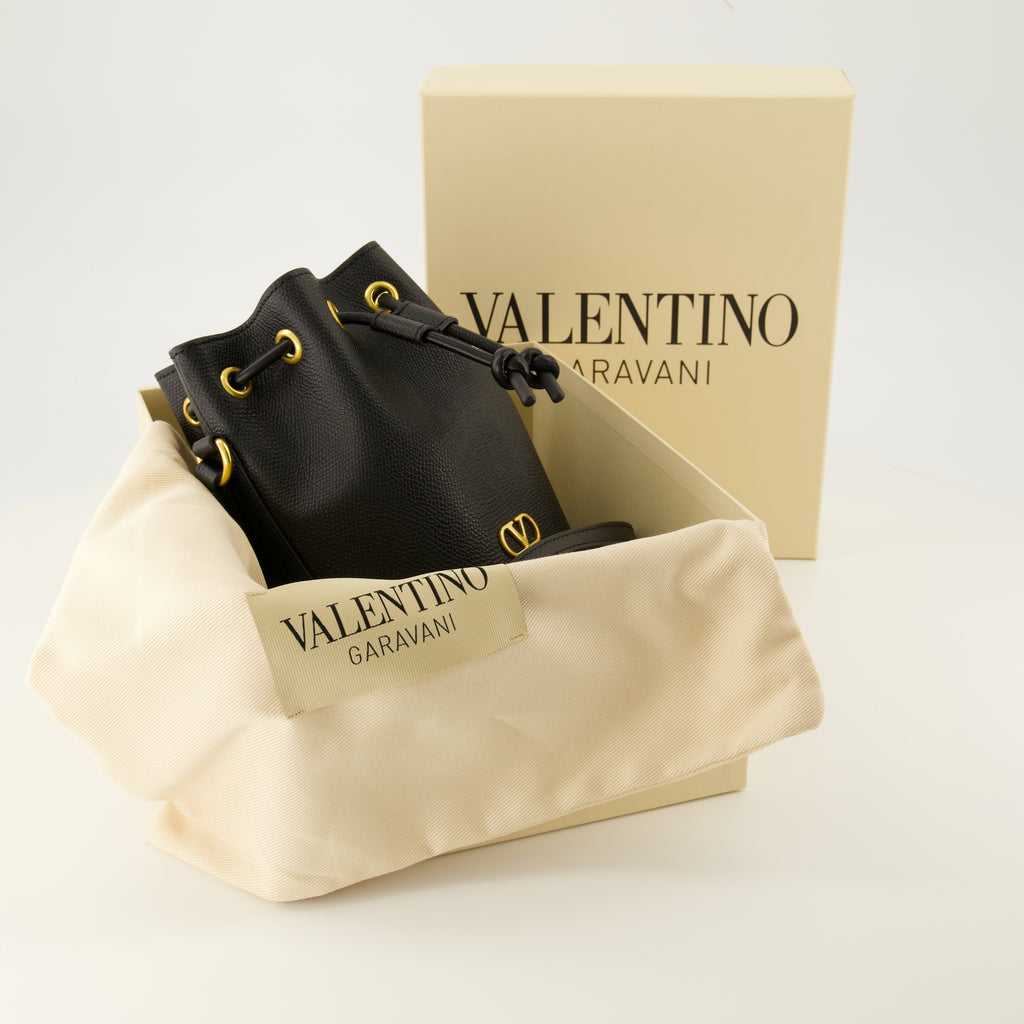 Image de l'article Sac seau VLogo de la marque Valentino Garavani pour Femme - Saison Automne-Hiver 2025 - Vue détaillée_5
