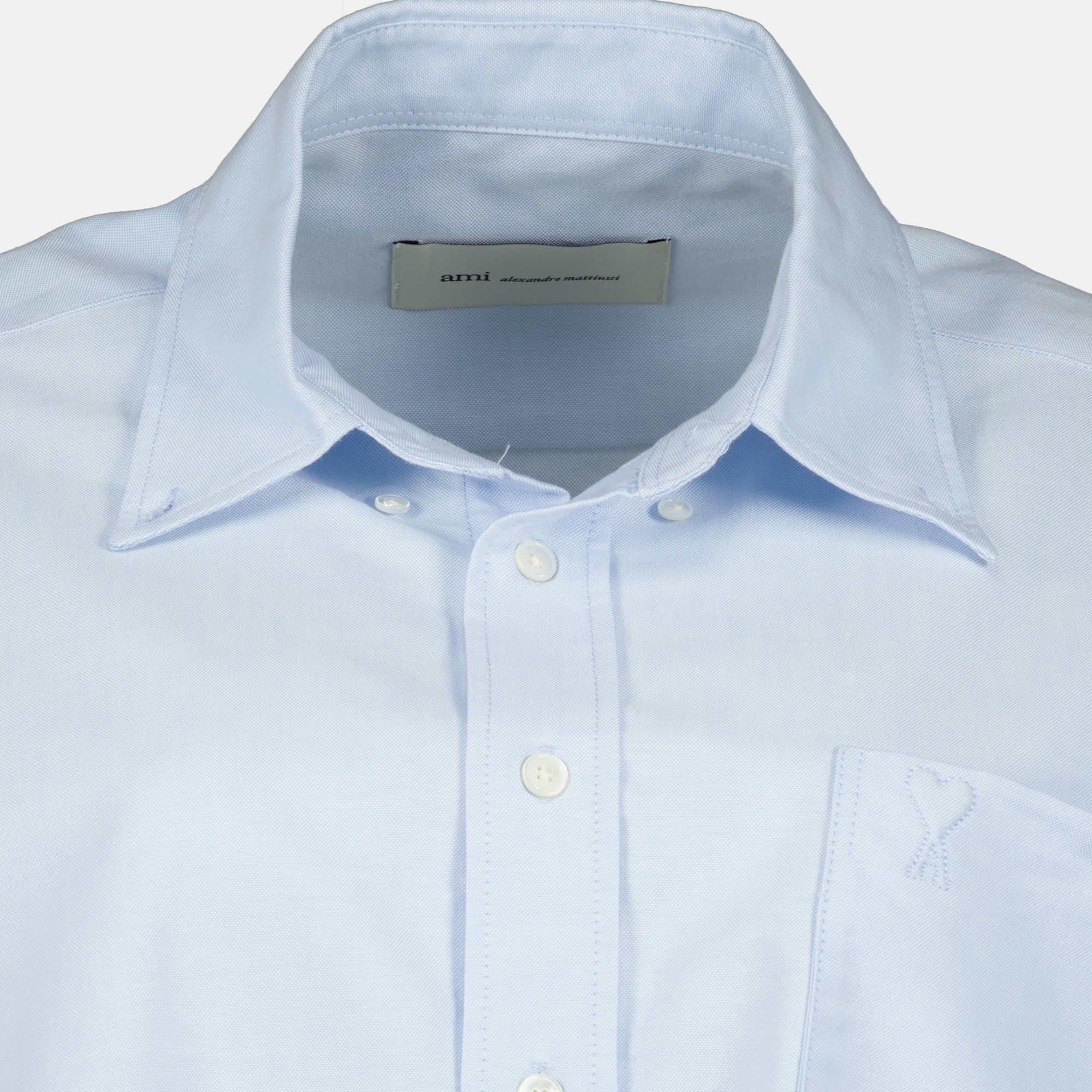 Image of the AMI heart crop shirt in blue by Ami PARIS for Women - Spring-Summer 2026 - Detailed View_2