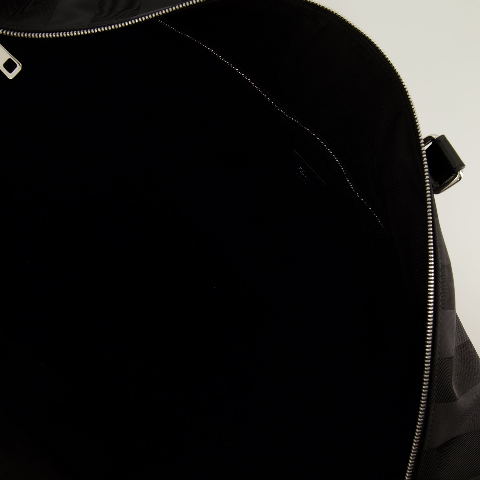 Sacs de sport et voyage 펜디 루이 48 블랙 나일론 여행 가방 Fendi Noir Homme