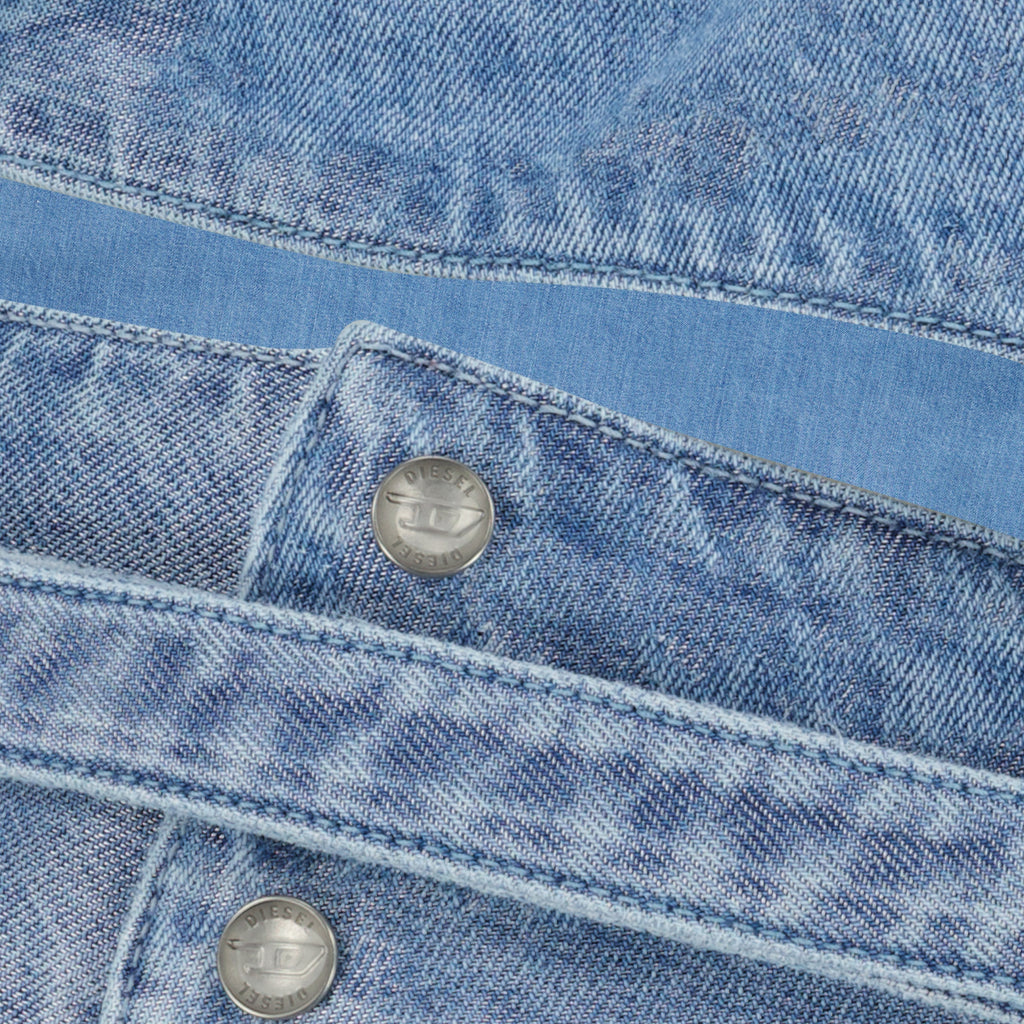 Image de l'article Top en denim satiné bleu de la marque Diesel pour Femme - Saison Printemps-Été 2026 - Vue détaillée_2