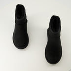 Imagen de las Botas Classic Mini II de Ugg para Mujer - Temporada Otoño-Invierno 2025 - Vista superior del par de zapatos
