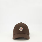 Imagen del gorro de logo marrón de Moncler para Hombre - Temporada Primavera-Verano 2026 - Vista Frontal
