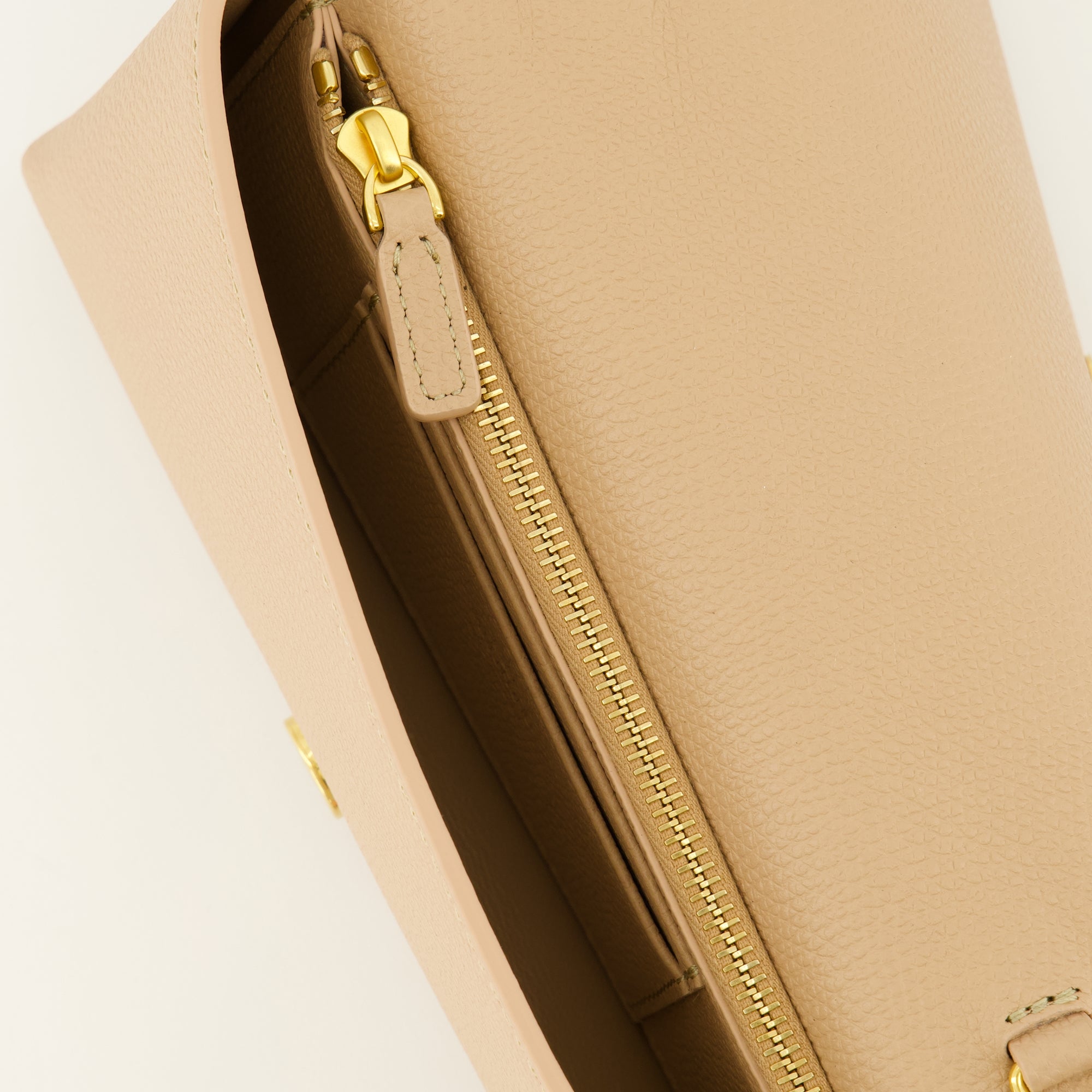 Petite maroquinerie ブラックレザーのVLogoウォレットwithチェーン Valentino Garavani Beige Femme