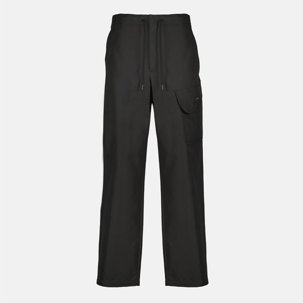Imagen del pantalón cargo negro de Dior para Hombre - Temporada Primavera-Verano 2026 - Vista Frontal