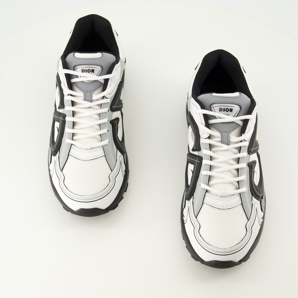 Imagen de las zapatillas B30 grises de Dior para Hombre - Temporada Primavera-Verano 2026 - Vista superior del par de zapatos