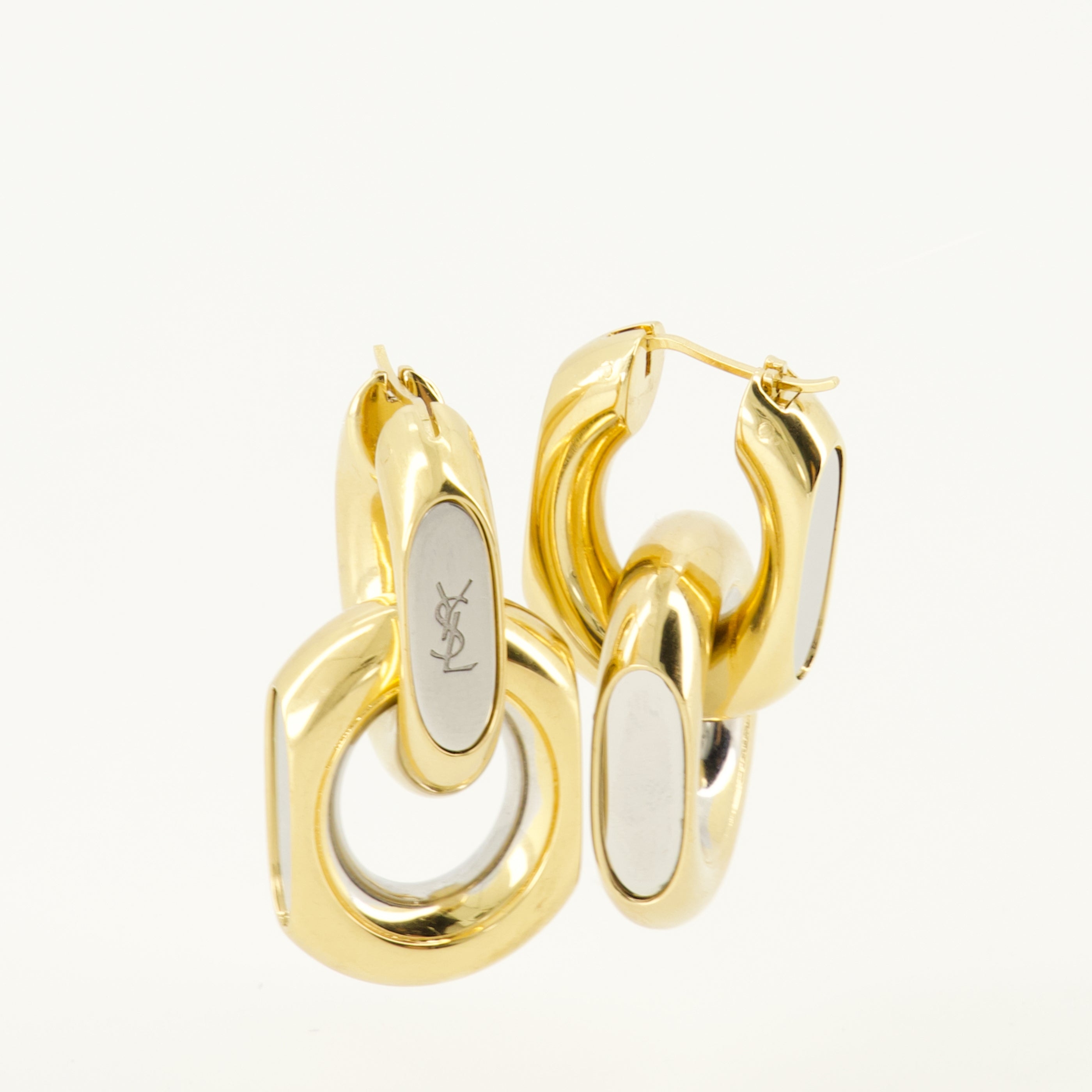 Immagine degli orecchini a doppio anello in metallo del marchio Saint Laurent per Donna - Stagione Primavera-Estate 2026 - Vista Dettagliata_2