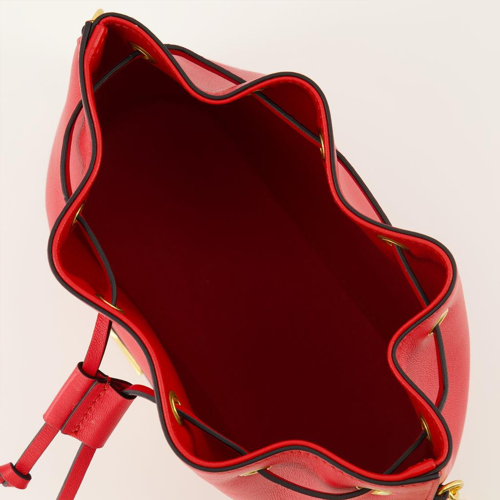Immagine della mini borsa a secchiello rossa del marchio Valentino Garavani per Donna - Stagione Primavera-Estate 2026 - Vista Dettagliata_3