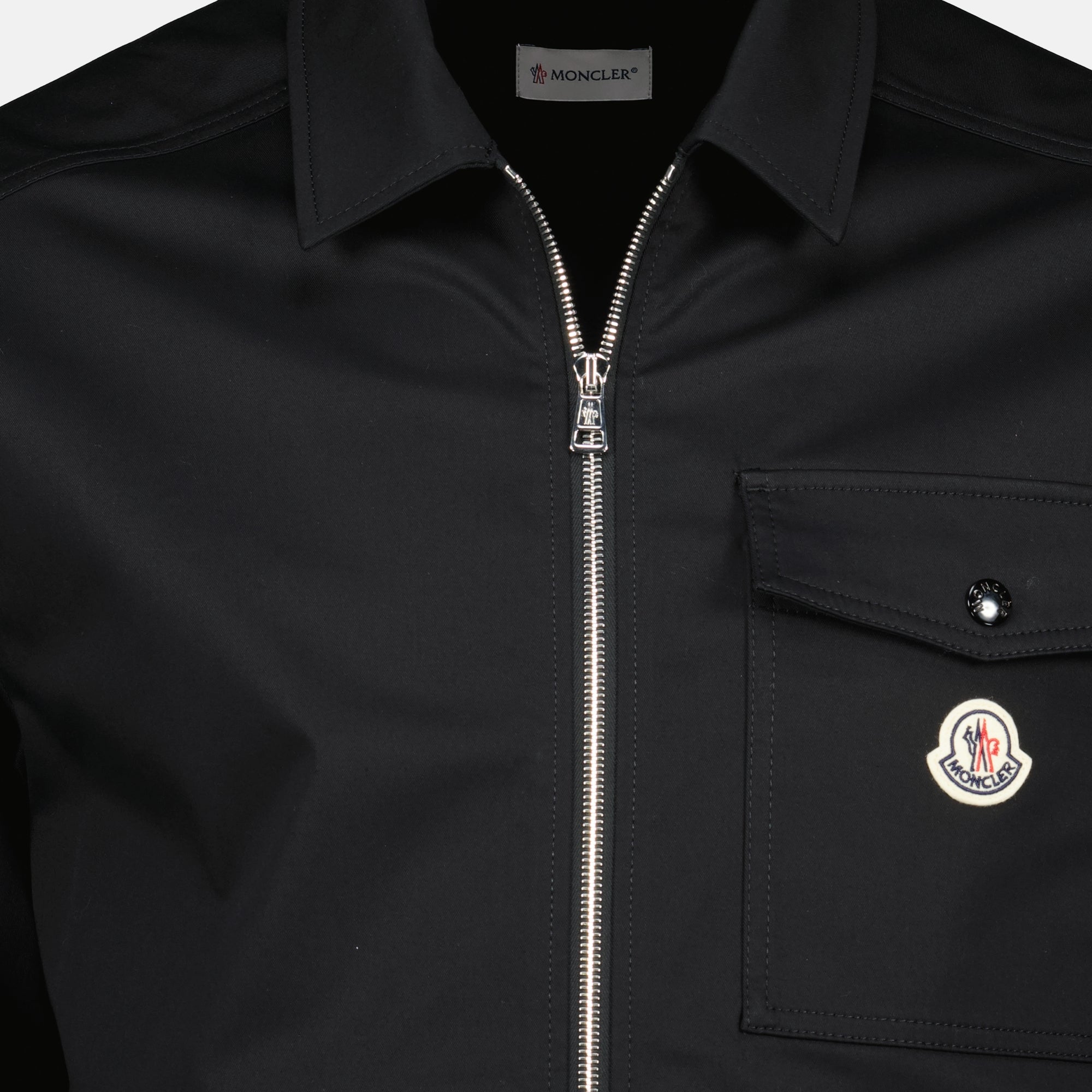 Image de l'article Surchemise en gabardine bleu marine de la marque Moncler pour Homme - Saison Printemps-Été 2026 - Vue détaillée_2